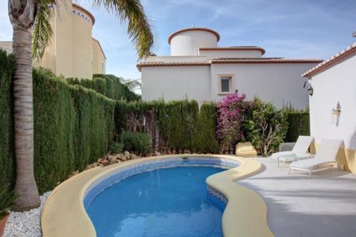 eagle_pool_view_1