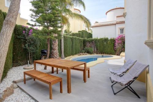 eagle_pool_view_3_luch_table